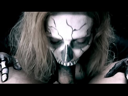 ❤️ Demon jente suger kuk med sin svarte munn og svelger cum. Hjemmelaget porno hos oss no.sayhentai.ru ﹏