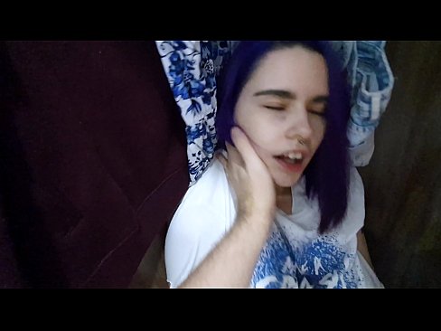 ❤️ Fant min søster i skapet og hjalp henne med å komme Hjemmelaget porno hos oss no.sayhentai.ru ﹏